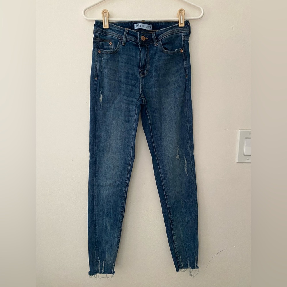 SOLD Zara Women’s Skinny Jeans